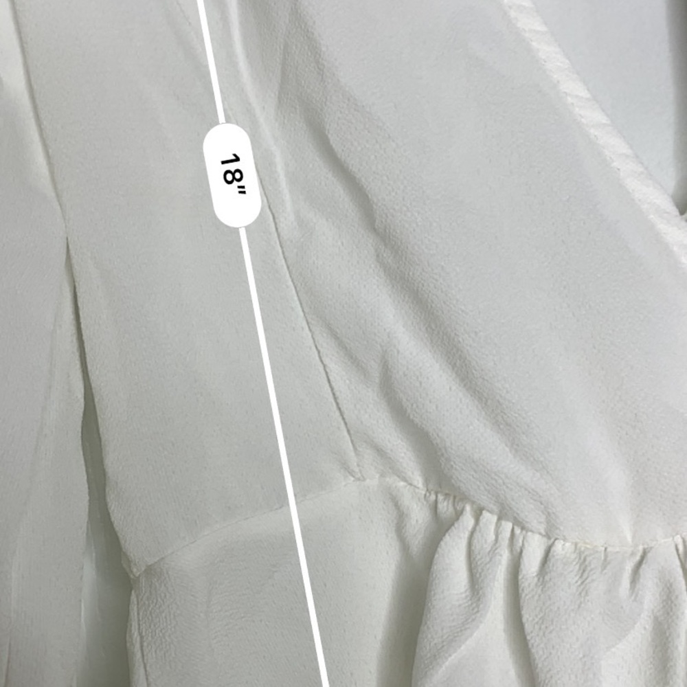 PrettyLittleThing chiffon deep plunge blouse - Picture 5 of 5